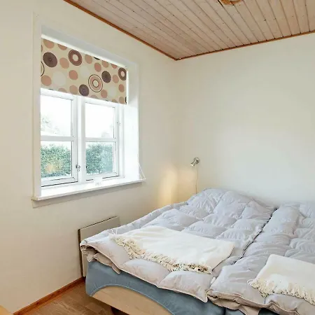 Four-Bedroom Holiday Home In Humble 4 Feriehus