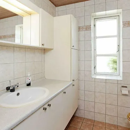 Four-Bedroom Holiday Home In Humble 4 *