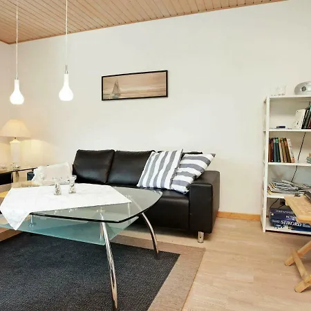 Four-Bedroom Holiday Home In Humble 4 Feriehus *