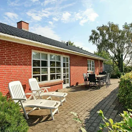 Four-Bedroom Holiday Home In Humble 4 *