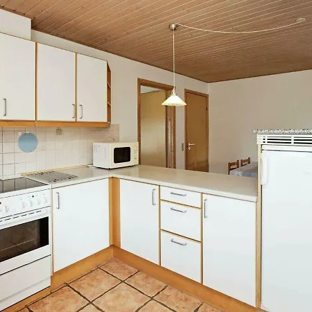 Four-Bedroom Holiday Home In Humble 4 Feriehus *