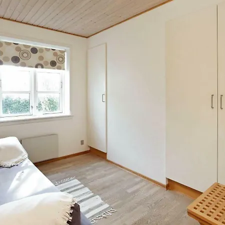 Feriehus Four-Bedroom Holiday Home In Humble 4 *
